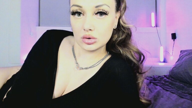 XoxoSky's Streamate show and profile