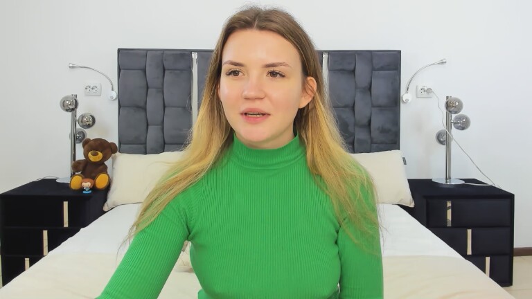 Reneswee's Streamate show and profile