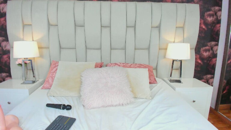 ValenShaw's Streamate show and profile