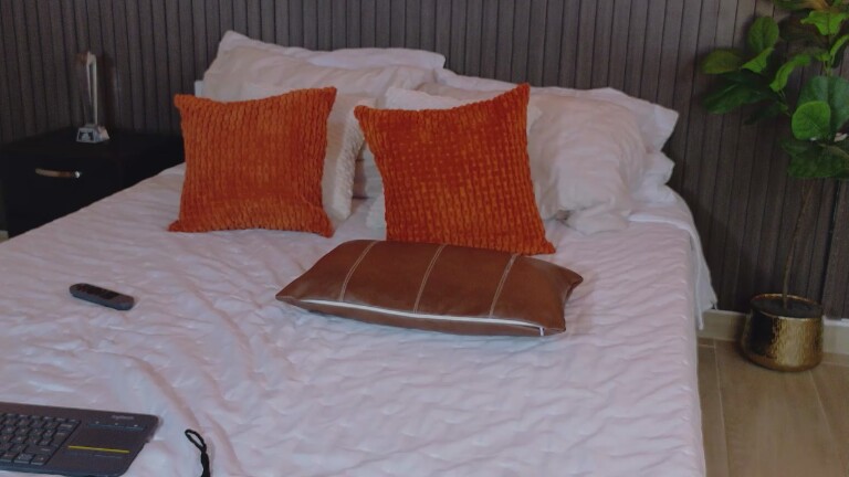 JadeGrantt's Streamate show and profile