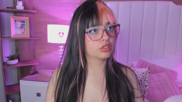 MaddieWaves's Streamate show and profile