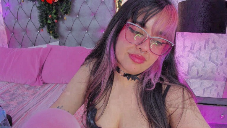 MaddieWaves's Streamate show and profile