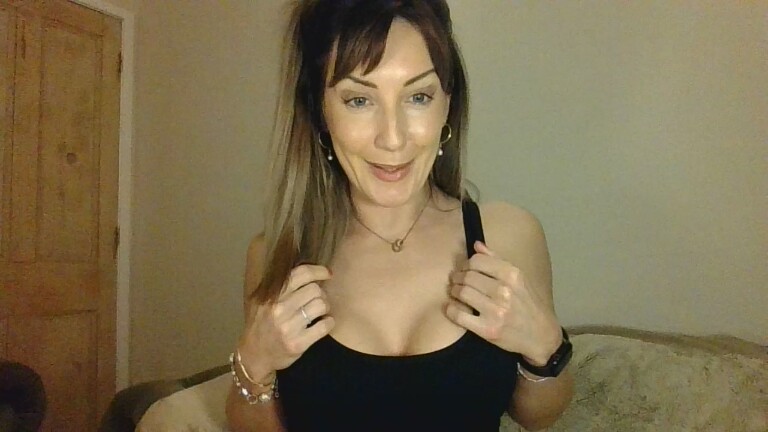 JoanieOakley21's Streamate show and profile