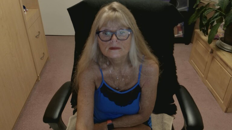 Redhotwifey's Streamate show and profile