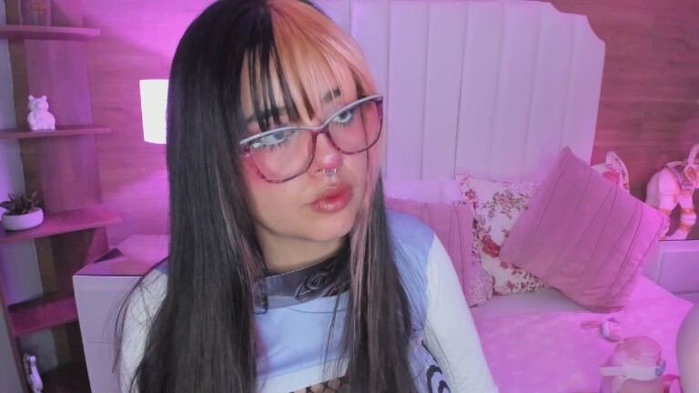 MaddieWaves's Streamate show and profile