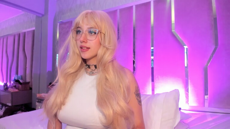 SOLEISTOONE's Streamate show and profile