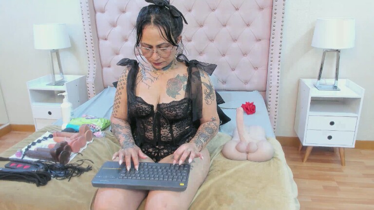 AntonelaMilf's Streamate show and profile