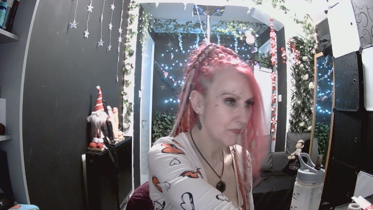 SkySparks's Streamate show and profile