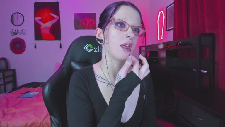 NikkiVill's Streamate show and profile