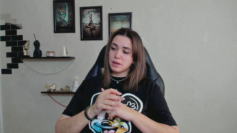 GlamNova's Streamate show and profile