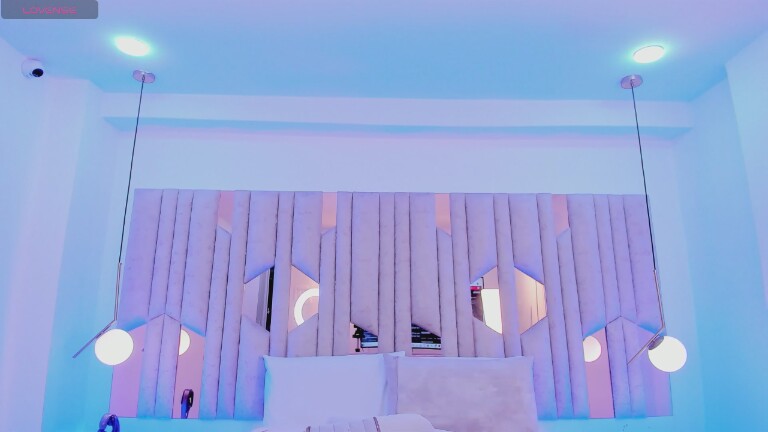 sofi_zaens's Streamate show and profile