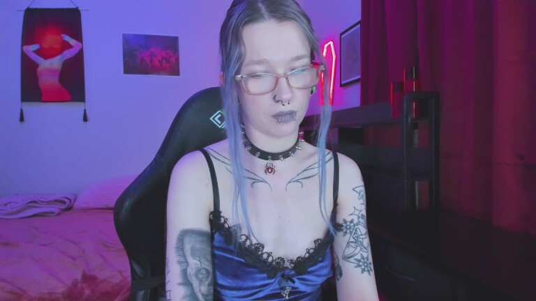 NikkiVill's Streamate show and profile