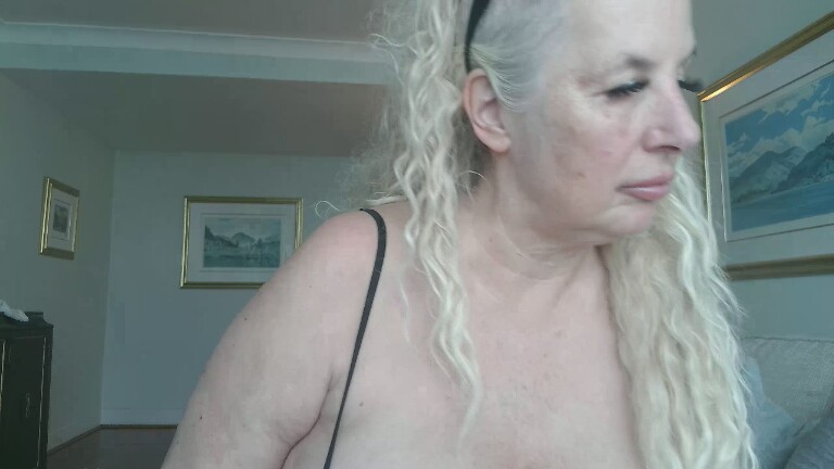 StephanieMatureBusty's Streamate show and profile