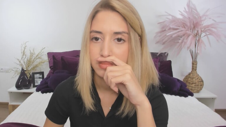 ChloeMatis's Streamate show and profile