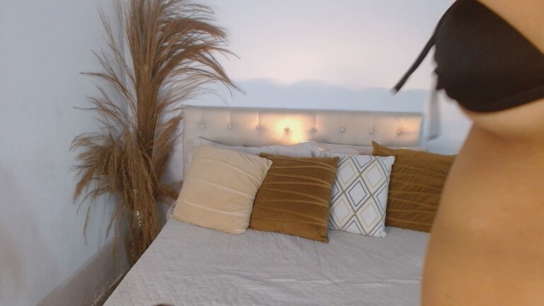 AdharaHiiller's Streamate show and profile