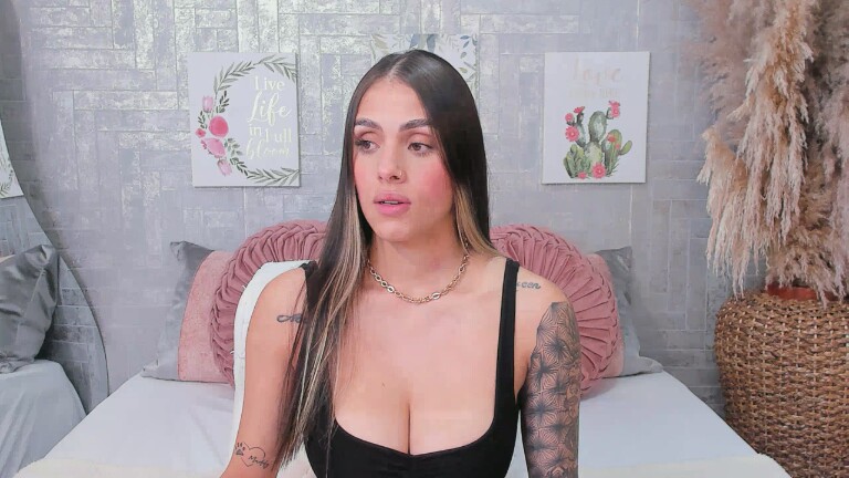 SaraBacker's Streamate show and profile