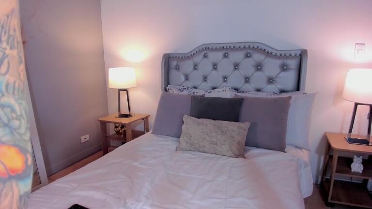 NiaMoon's Streamate show and profile