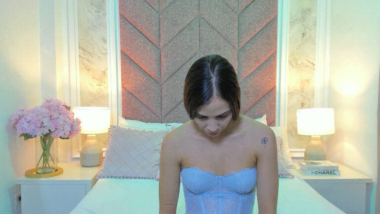 ScarletShinee's Streamate show and profile