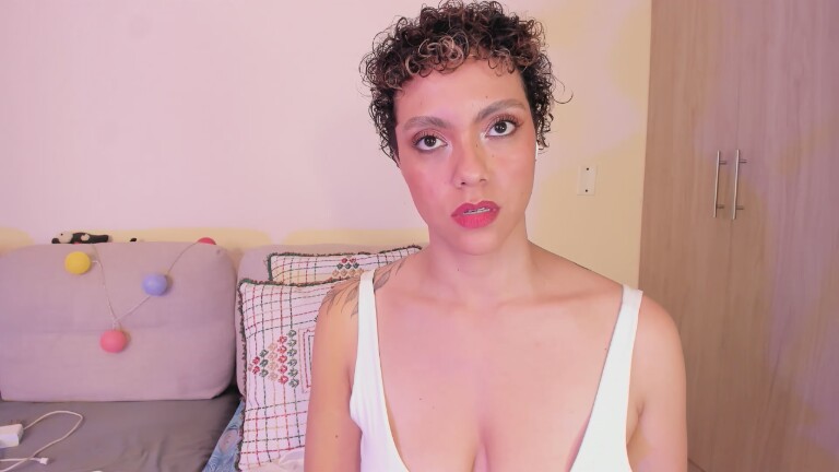 MartinaBrwn's Streamate show and profile