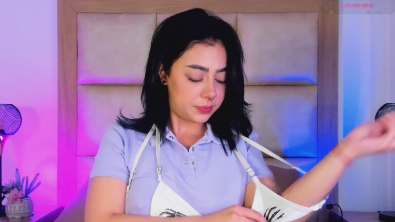 TaniaRedd's Streamate show and profile