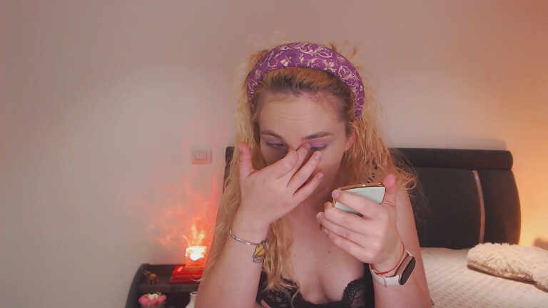 EVYE's Streamate show and profile