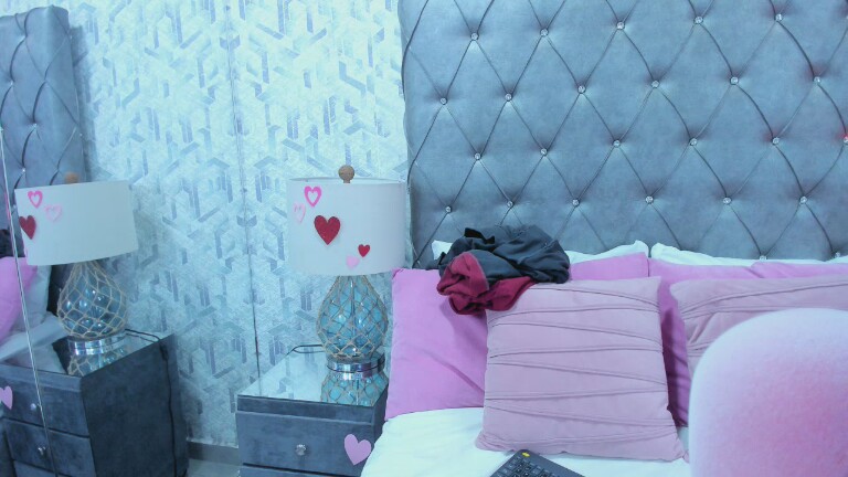 MaddieWaves's Streamate show and profile