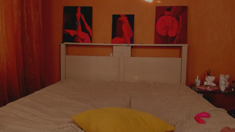 GlamNova's Streamate show and profile