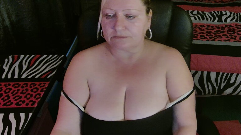 SweetDreamsSC's Streamate show and profile