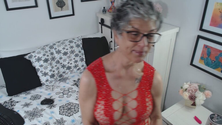 IzzyOnCam's Streamate show and profile